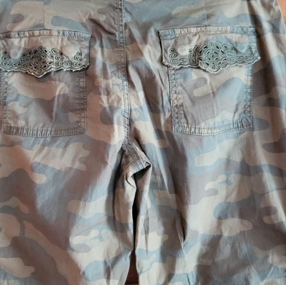 Pants - Picture 3 of 8